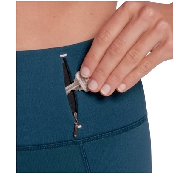 CALIA BY CARRIE UNDERWOOD CORE ESSENTIAL  HIGH RISE  CAPRI LEGGINGS  SZ SM - Picture 7 of 9